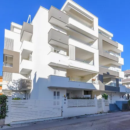 Albamare Apartmán *