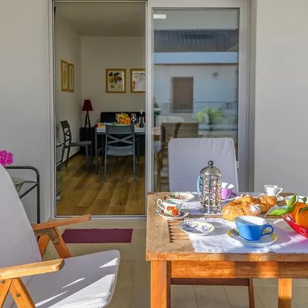 Albamare Apartmán *