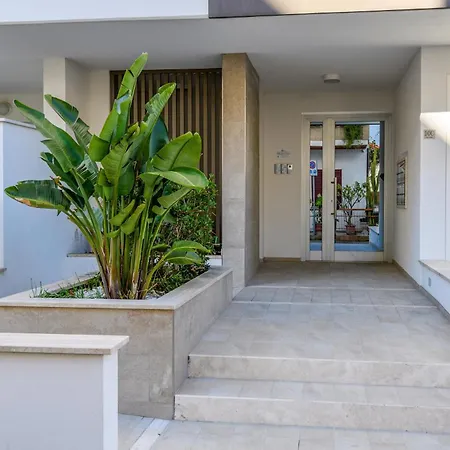 Апартаменты Albamare *