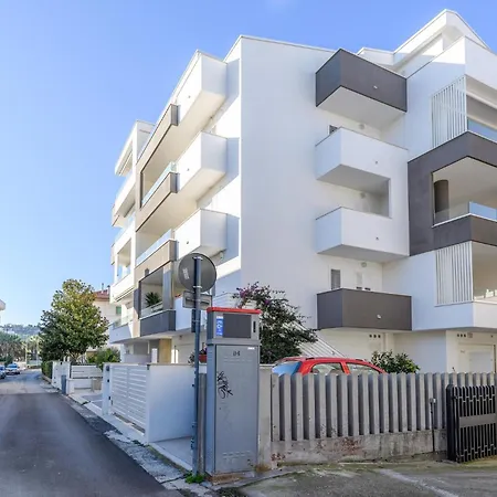 Albamare Апартаменты Альба-Адриатика